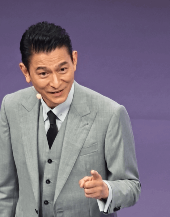 刘德华神还原华为手机 名场面太绝了