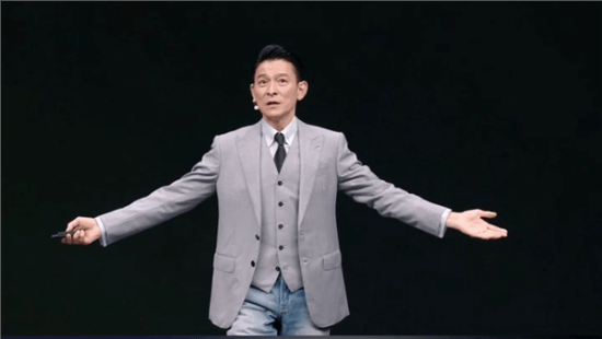 刘德华神还原华为手机 名场面太绝了