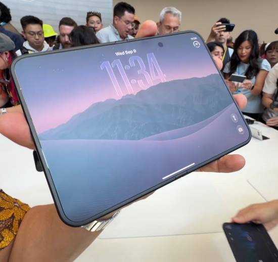 iPhoneDuo强光折痕明显 质量翻车遭吐槽